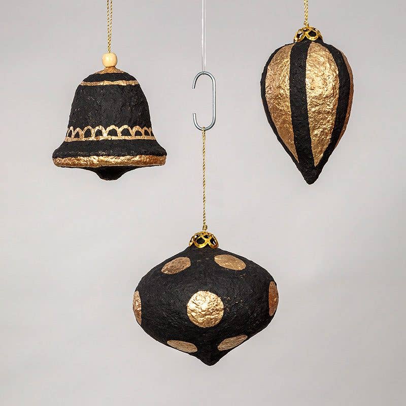 Papier Mâché Bauble / Black Acorn & Onion